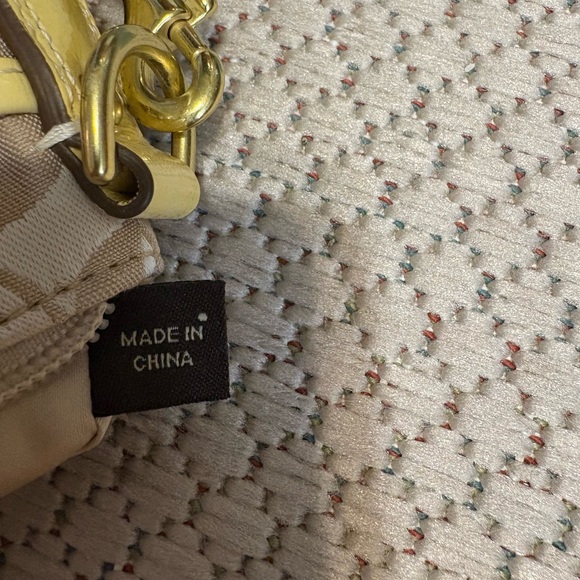 Coach Signature Crossbody Bag with Floral Appliqué - Picture 5 of 15